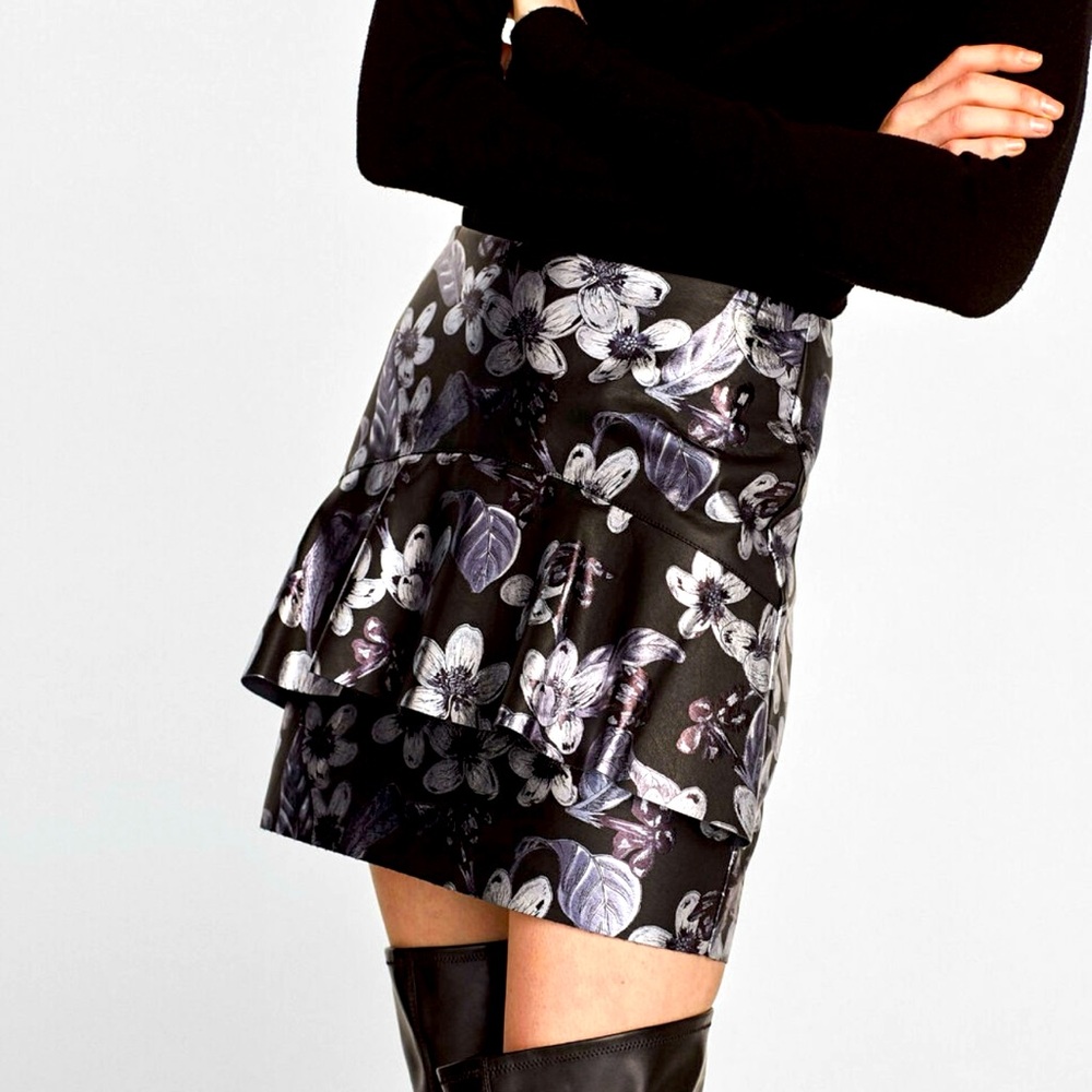 Zara women’s black Silver Faux leather floral ruffle pelium mini skirt size M - Picture 1 of 9